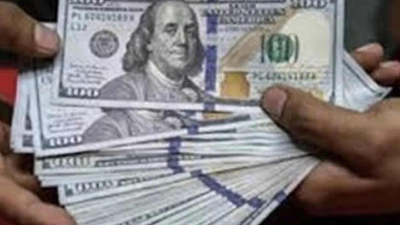 سعر الدولار في الأسواق اليوم الثلاثاء يتأرجح بين الارتفاع والانخفاض